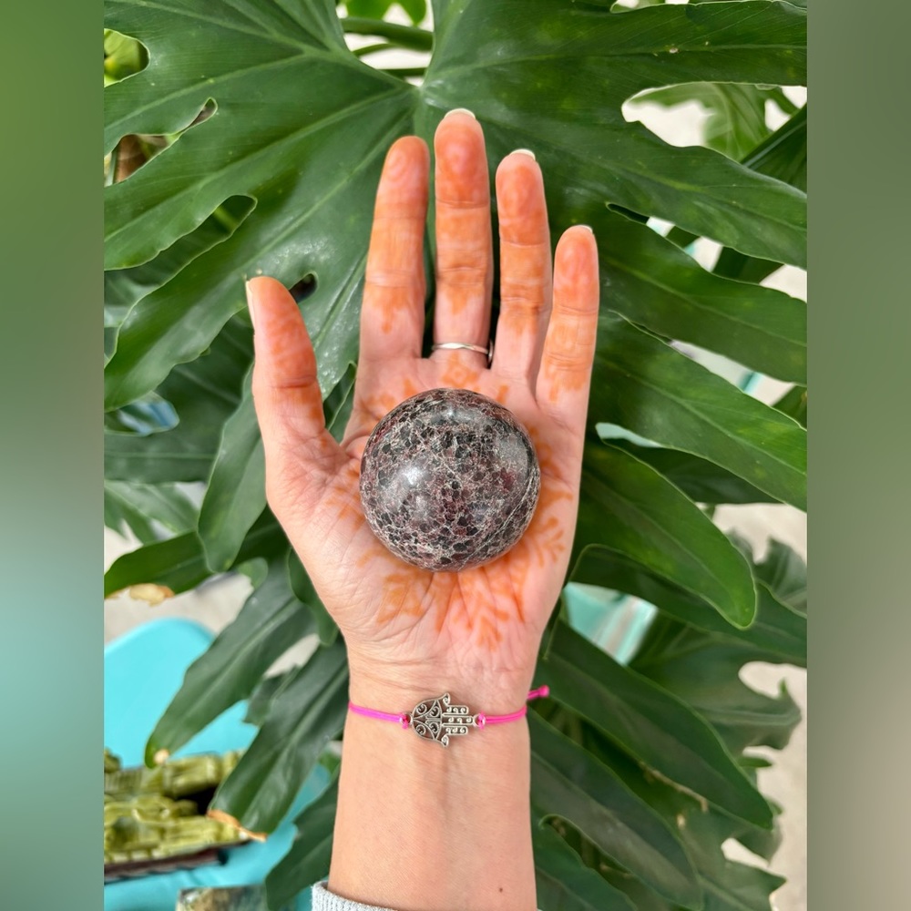 Garnet sphere